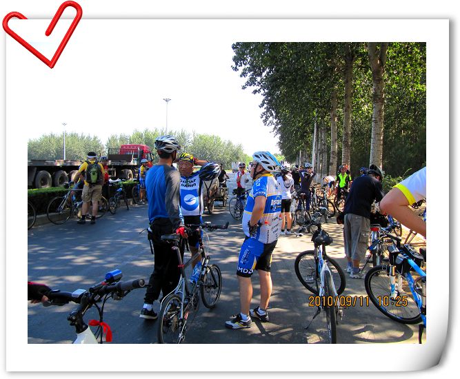 第一个休息点，枯柳树环岛。