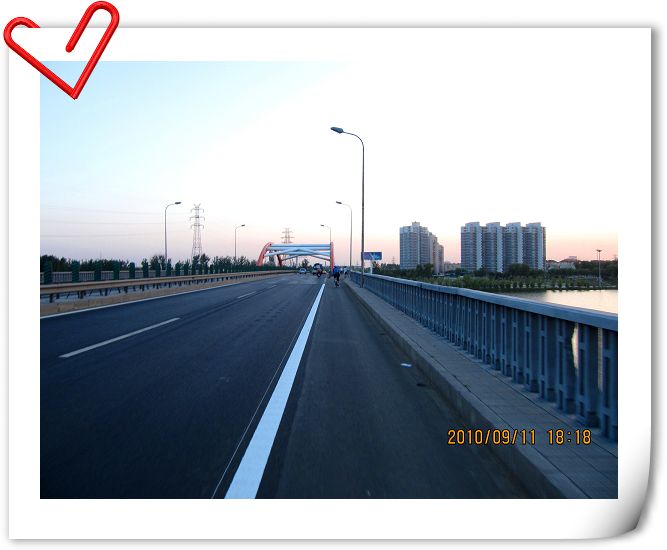 在顺平路的返程路上。