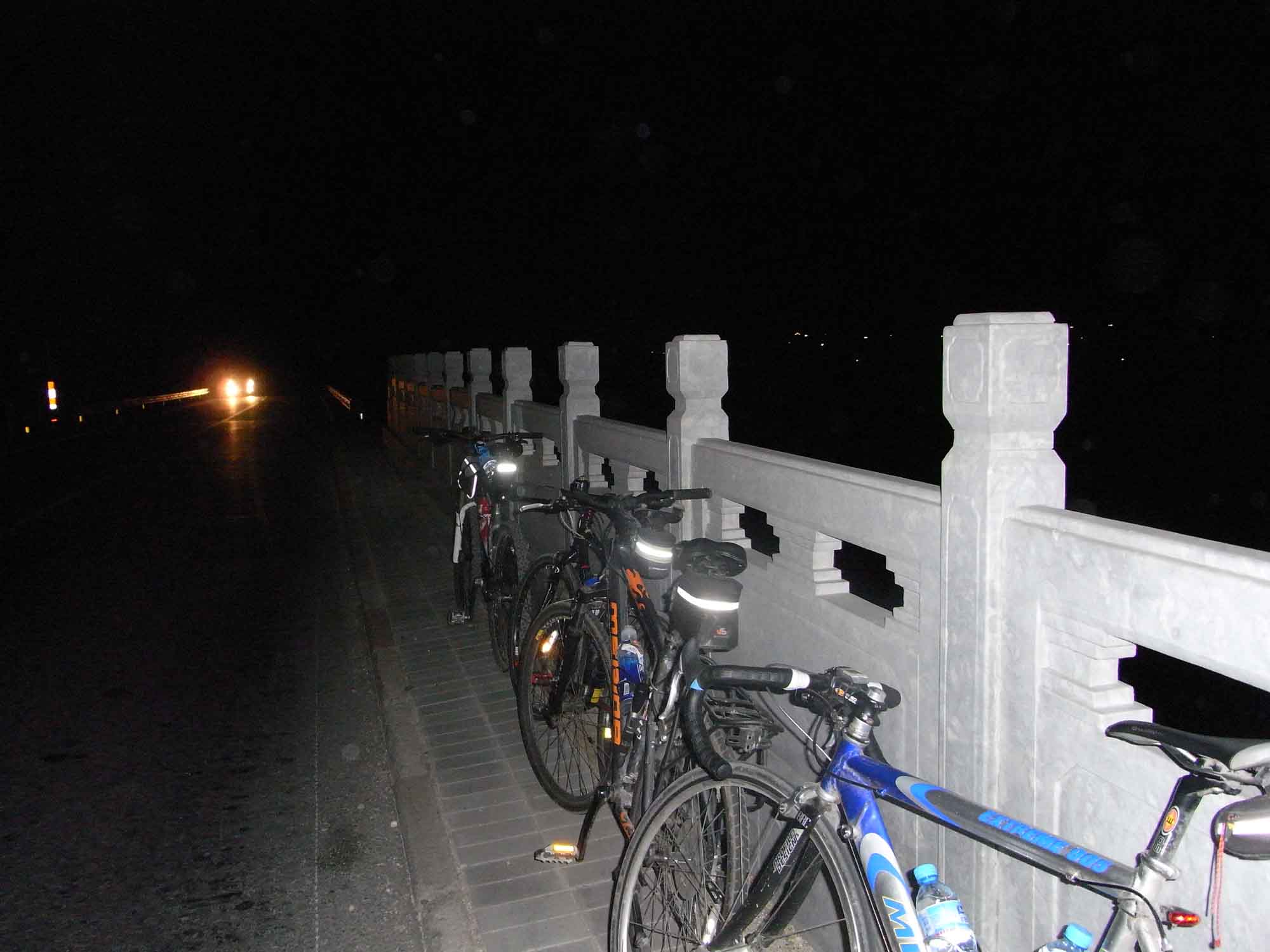 十三陵--3山地1公路