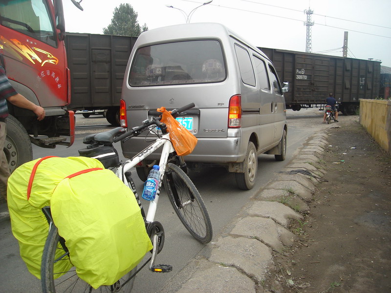 在此等候近半小时