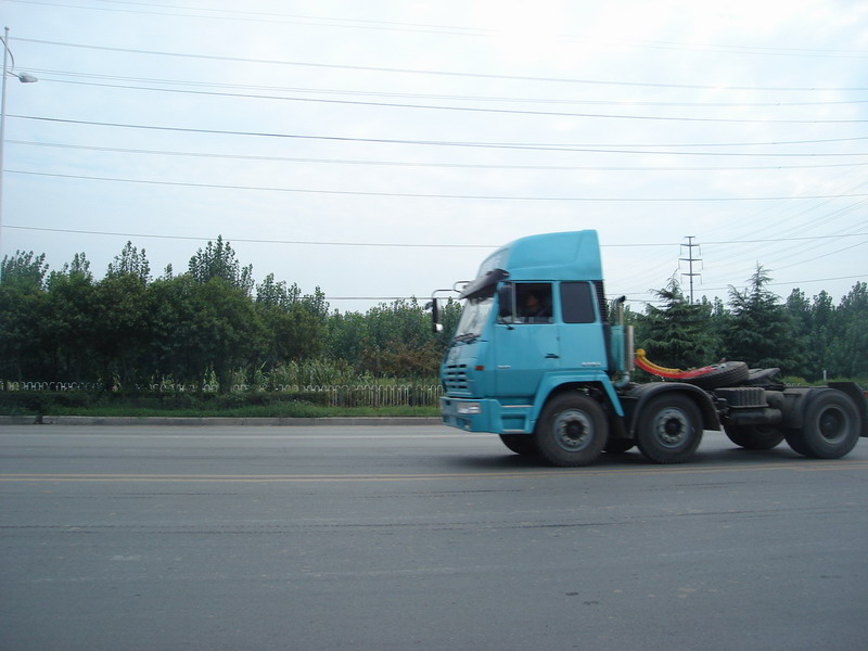 途中拍到的陕汽重卡