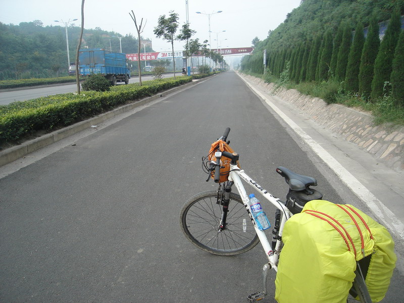 三门峡西的陕州大道