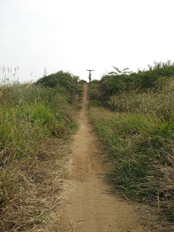 上这个土包前不知为什么前面变大盘了