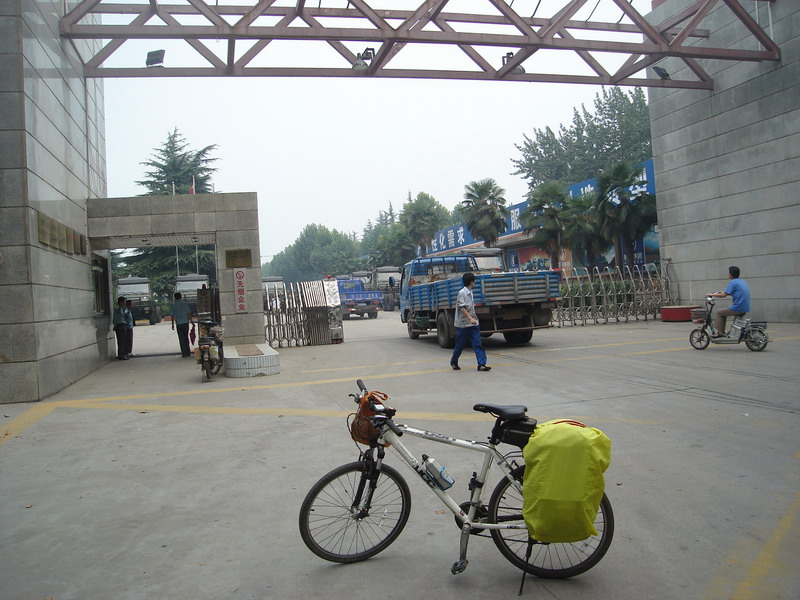 陕汽到了！军车驶出厂区