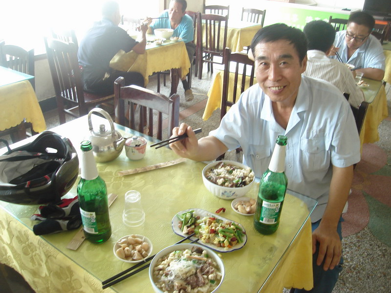 “铺路工”招待的羊肉泡馍