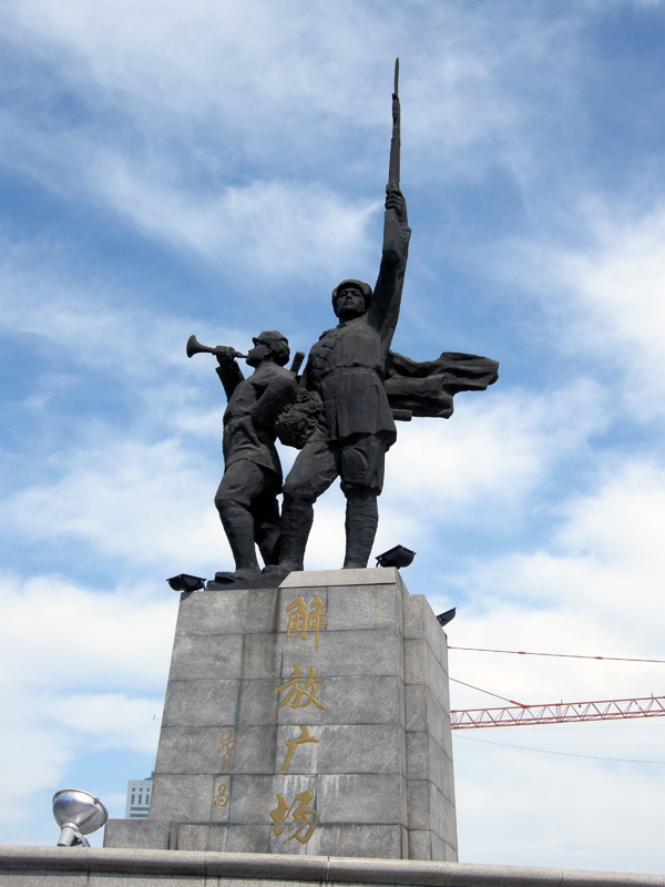 037-解放广场雕塑2.jpg