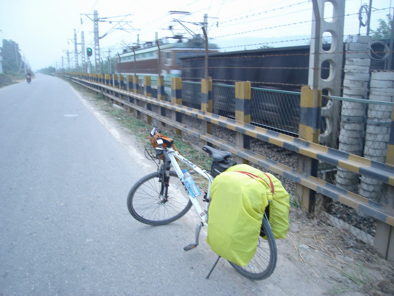 往前走不远就是蔡家坡了