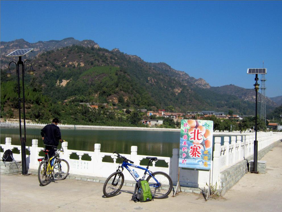 哥们陪我到了山下。下面只有靠自己了