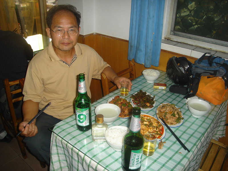 老孙当我的“全陪导游”还请我吃饭。还是“娘家”人儿