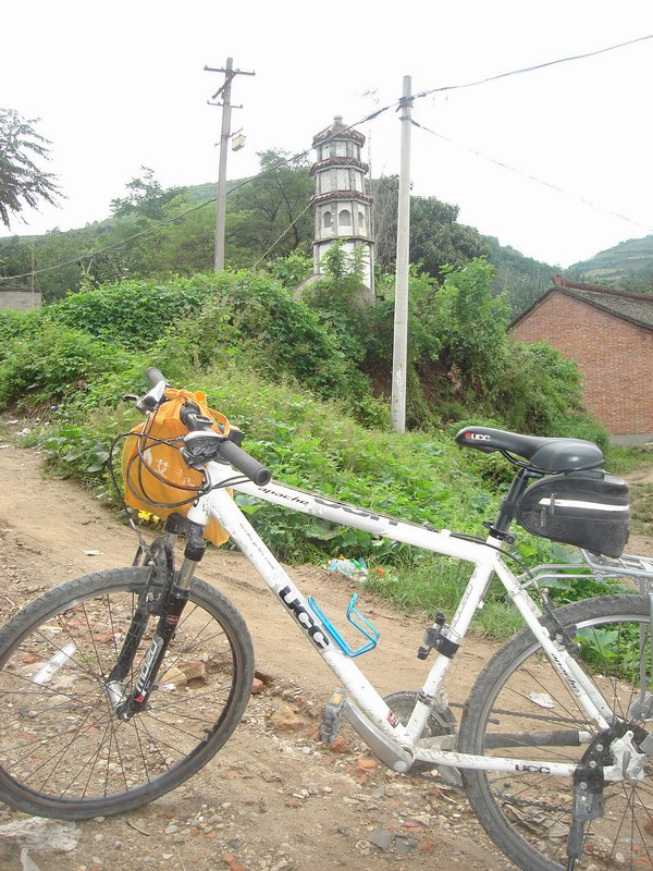 “毛主席语录”塔，至今还在