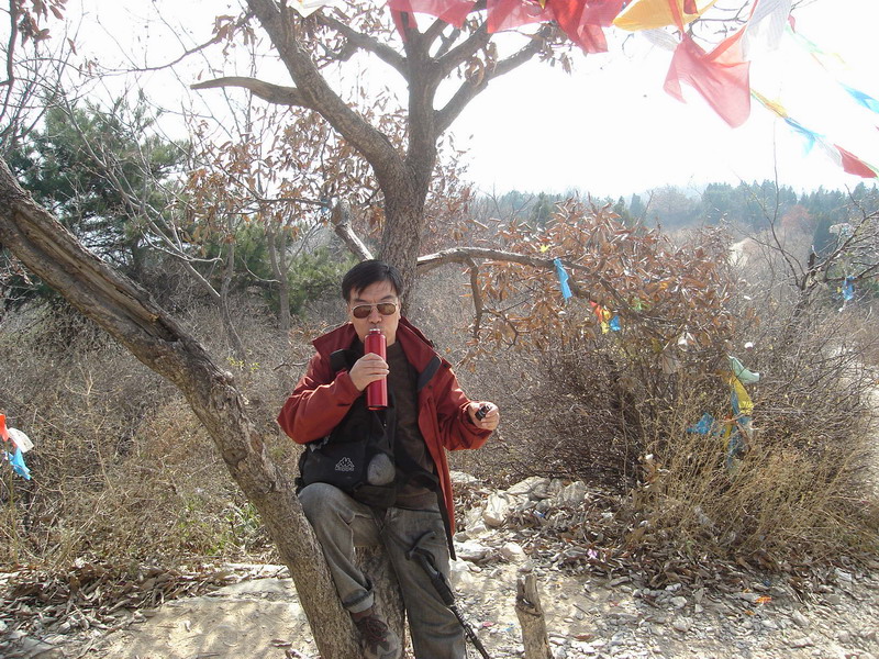 老王的“夏不坐木，冬不坐石”，他还真正落实了。