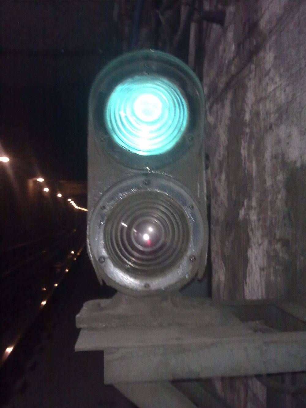 下行出站信号机