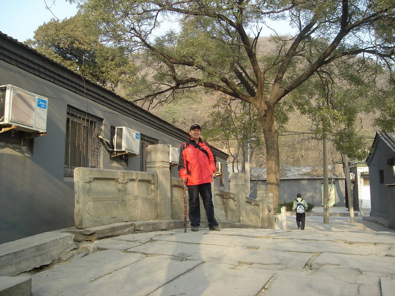 老田在“妓女”桥上