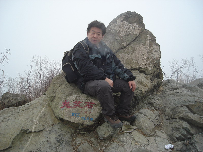 香山里有“鬼见愁”，香山外有“鬼笑石”。