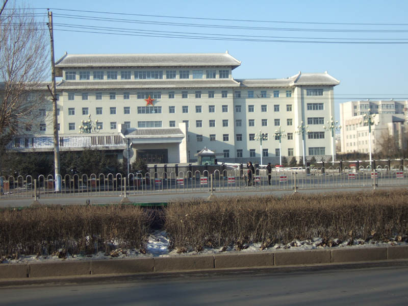哈尔滨的军委大楼吧，我也不知道，照一下赶紧跑呀，别当间谍了
