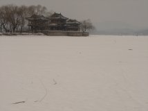 兔年春天第一场雪后的颐和园
