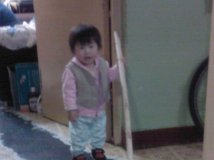 十分钟前，她开始干活了。