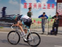 糊片糊片，10.5号计时赛，黄衣服是谁啊?