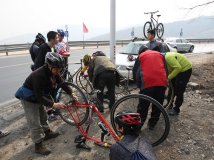 戒台寺下山一侧，一条小沟引发的杯具！