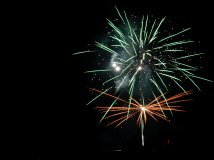 发几张元宵节的烟花做黑背景桌面