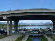 经过莲石湖公园