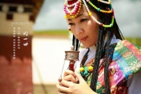 青色的海洋拥有七彩的光芒