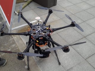 闪电公路联赛航拍的直升机