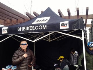 闪电公路联赛：西班牙 BH 参赛车队驻地