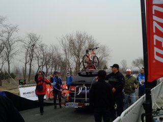 闪电公路联赛：场地测试时发现问题，重新搭建音响线路