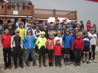 2013北京闪电公路联赛部分运动员合影